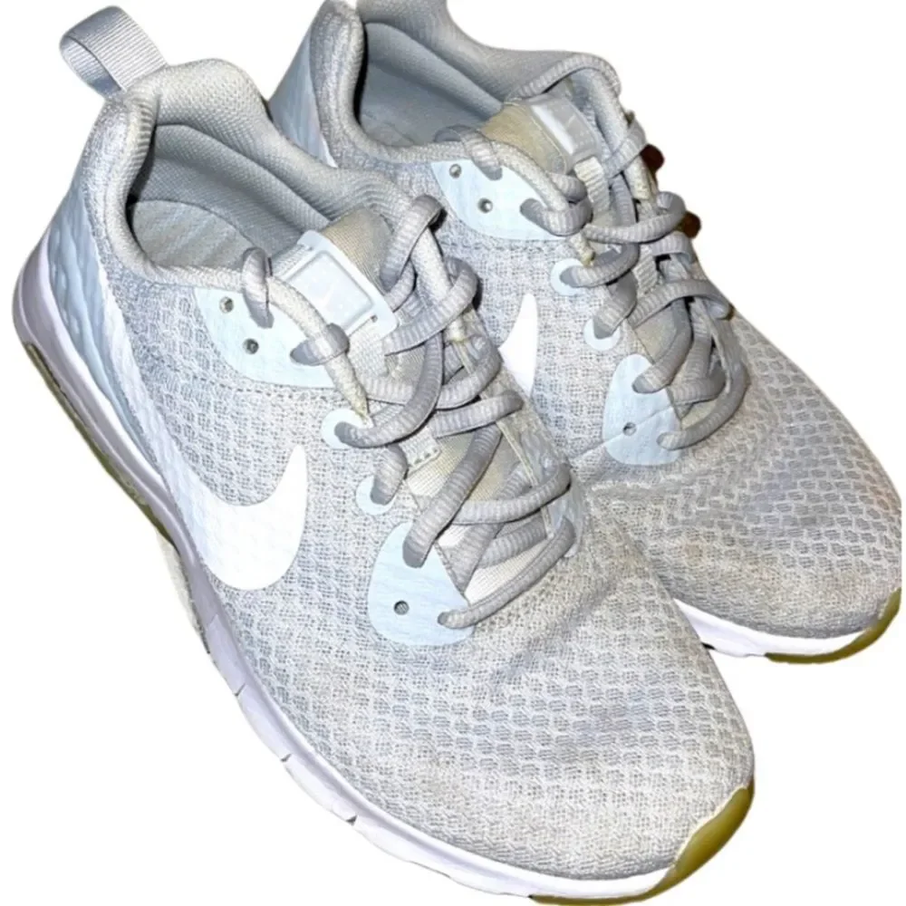 woman’s nike shoes